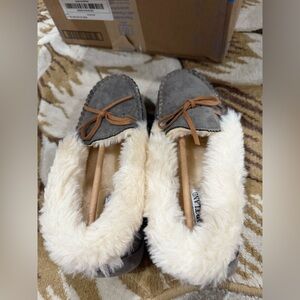 Portland boot company moccasin slipper size 9
Gray